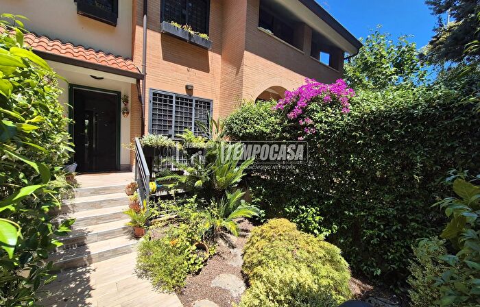 Casa con 5 locali in vendita in Via Camilla Ravera, Roma