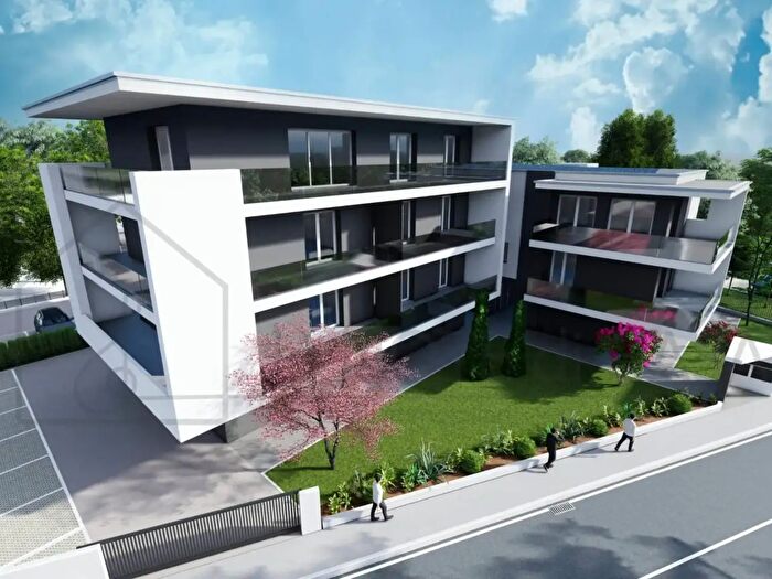 Appartamento con 6 locali in vendita in Via Romagnoli, Cesena