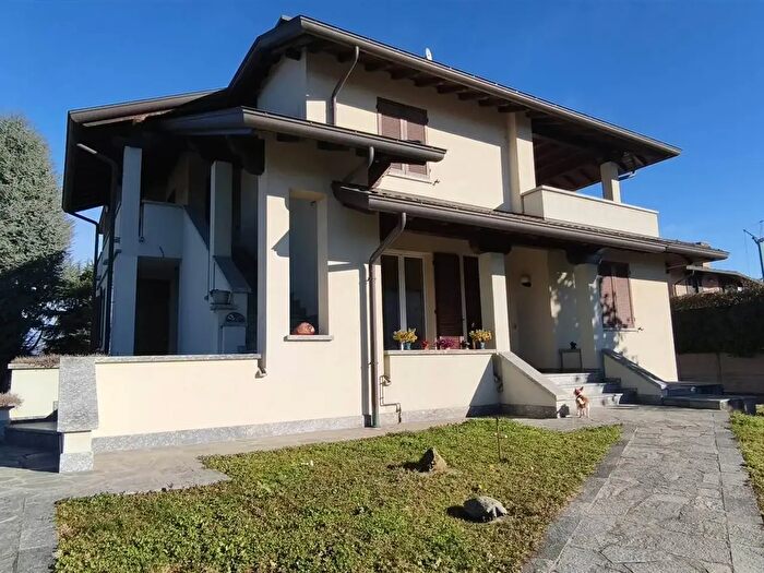 Appartamento trilocale in vendita in Via Napoli, Seregno