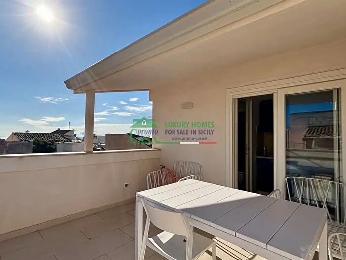 Appartamento quadrilocale in vendita in Via Ispica, Ragusa