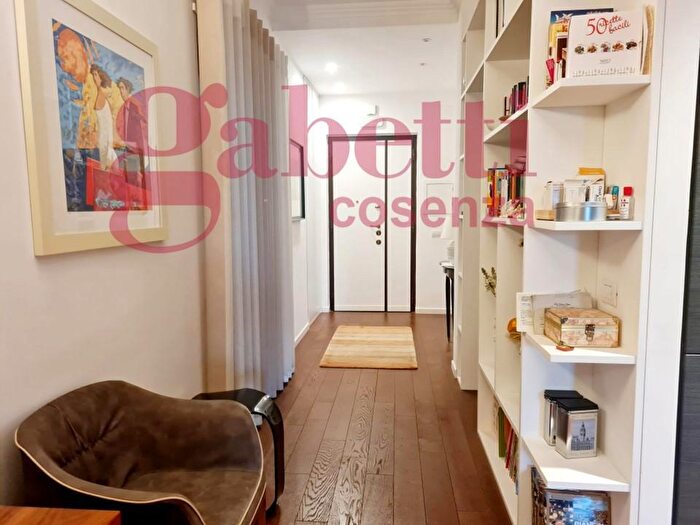 Appartamento con 5 locali in vendita in Cosenza Via delle Medaglie dOro, Cosenza