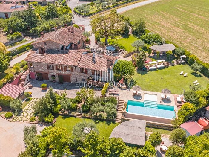 Casa con 15 locali in vendita in Piazza Plebiscito, Citta Della Pieve