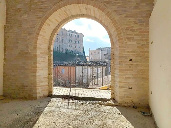 Casa con 10 locali in vendita in Vicolo del Sole, Petritoli