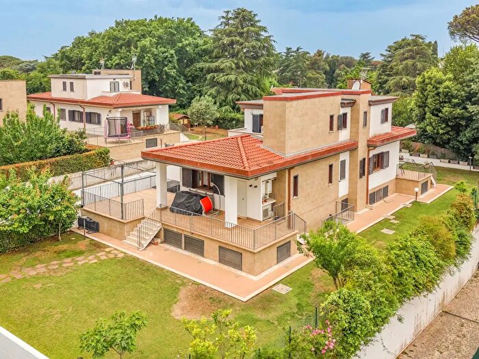 Casa con 7 locali in vendita in Via della Castelluccia di San Paolo, Roma