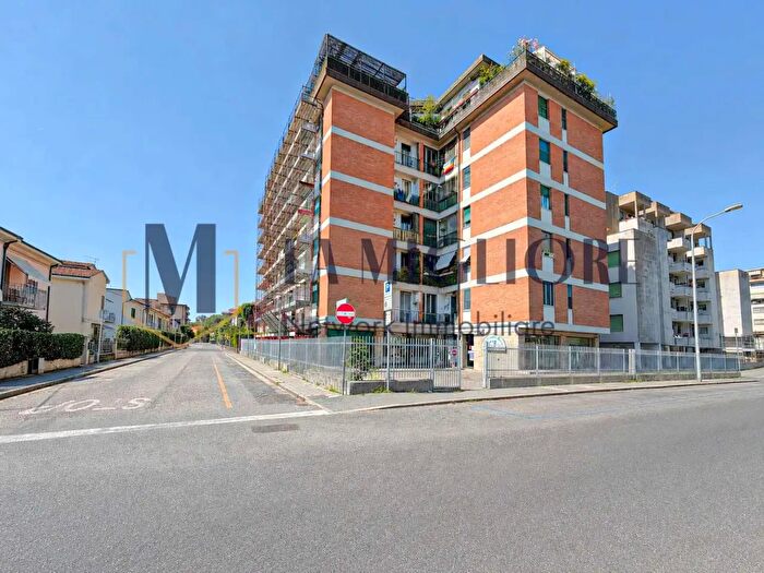 Appartamento quadrilocale in vendita in Via Ugo Foscolo, Pisa