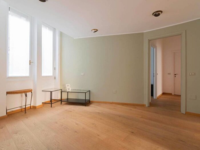 Appartamento quadrilocale in affitto in Via Maddalena, Missori, Milano