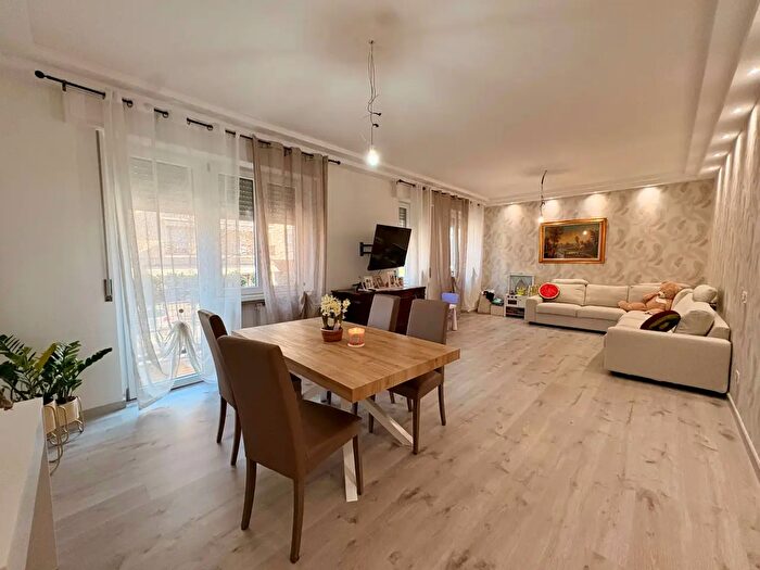 Appartamento con 5 locali in vendita in Via Sgulmero, Verona