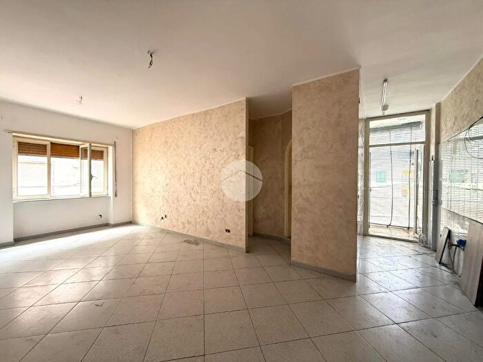 Appartamento quadrilocale in vendita in Via Miano, Napoli