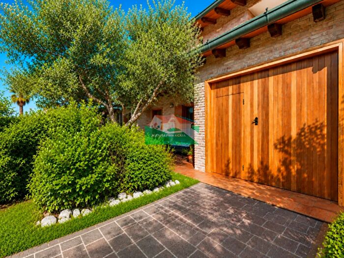 Casa con 6 locali in vendita in Via Galieleo Galilei, Ravenna