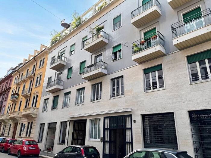 Appartamento trilocale in affitto in Via Carroccio, Corso Genova, Milano