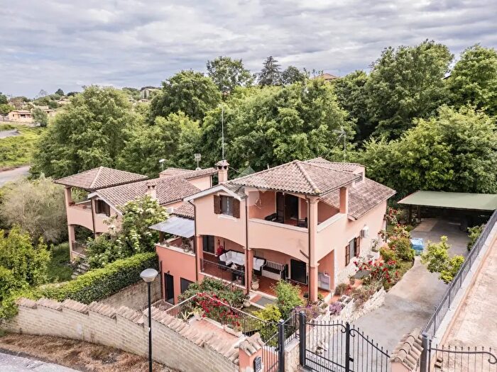 Casa con 6 locali in vendita in Via Olmata Tre Cancelli, Bracciano