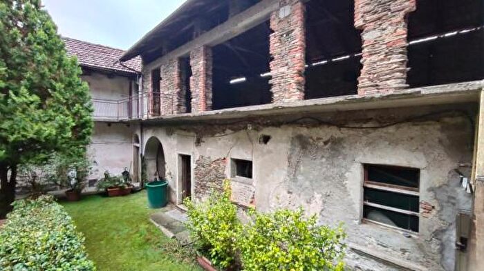 Casa con 6 locali in vendita in Via Farfareno, Armeno
