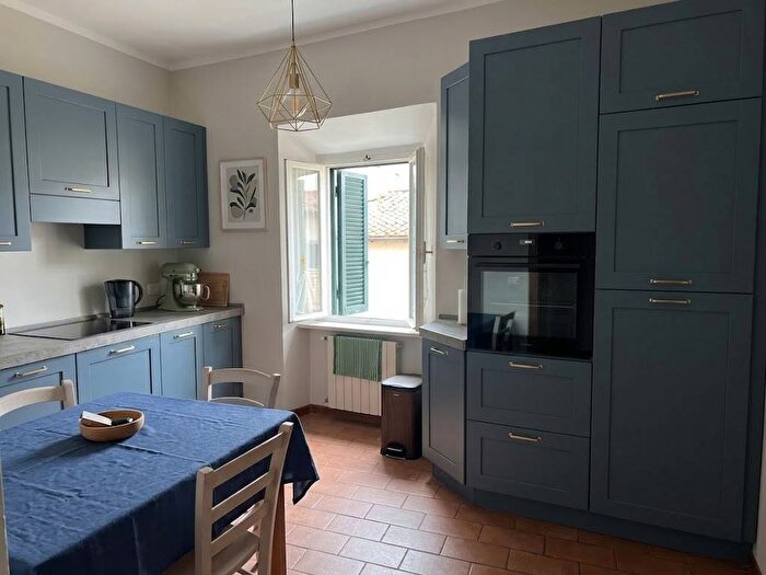 Appartamento quadrilocale in affitto in Via Colombera, Avenza, Carrara