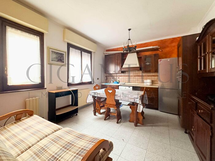 Appartamento bilocale in vendita in Via Crocifisso, Tradate