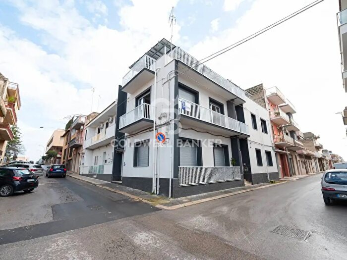 Appartamento con 6 locali in vendita in Via Milano, Vittoria