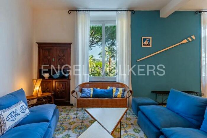 Appartamento quadrilocale in vendita in Piazza Martiri della Libertà, Santa Margherita Ligure