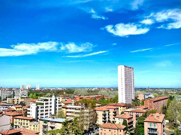 Appartamento trilocale in affitto in Via Guelfa, Massarenti, Bologna