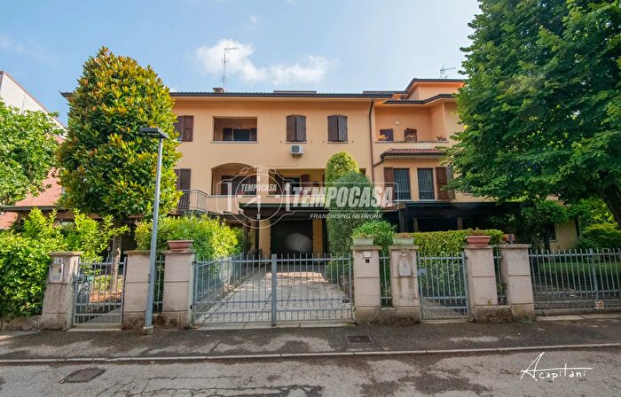 Casa quadrilocale in vendita in Via Reno, Soliera