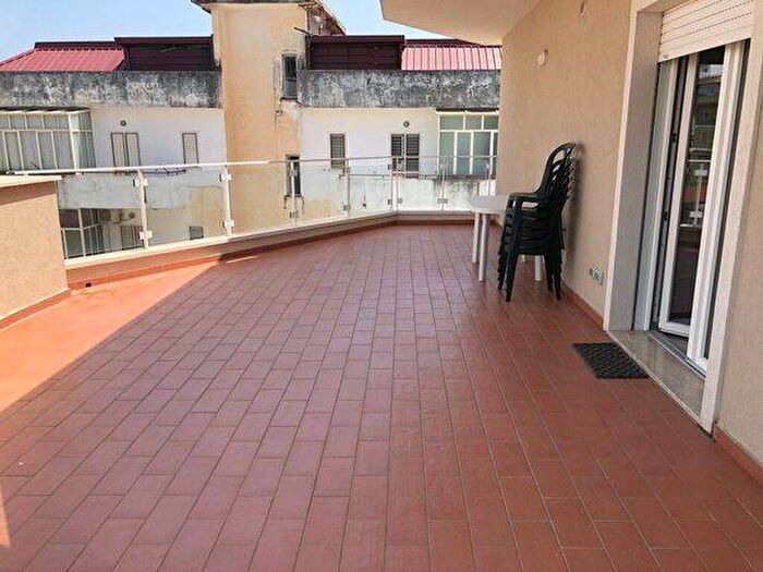 Appartamento trilocale in affitto in Via Caprera, Catanzaro Lido, Catanzaro