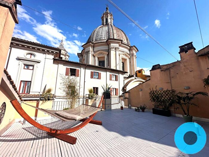 Casa quadrilocale in affitto in Via di Santa Maria dellAnima, Piazza Navona, Roma
