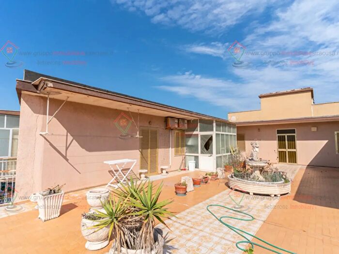 Appartamento con 7 locali in vendita in Siracusa