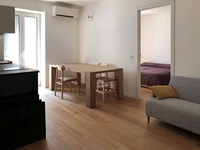 Appartamento bilocale in affitto in Via Castelfidardo, Moscova, Milano