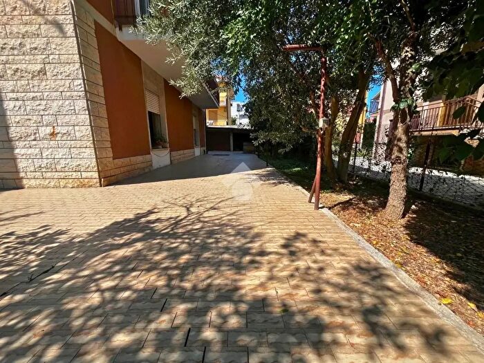 Appartamento trilocale in vendita in Via Minghetti, Pesaro