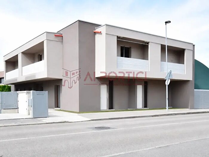 Casa quadrilocale in vendita in Via Gabriele d'Annunzio, Piove Di Sacco