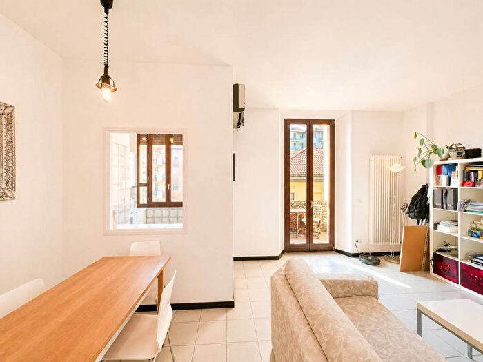 Appartamento bilocale in affitto in Alzaia Naviglio Pavese, Navigli Darsena, Milano