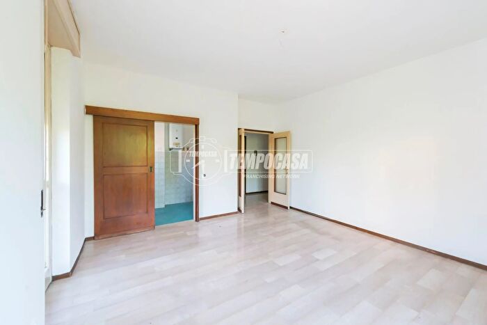 Appartamento trilocale in vendita in Via dello Storno, Milano