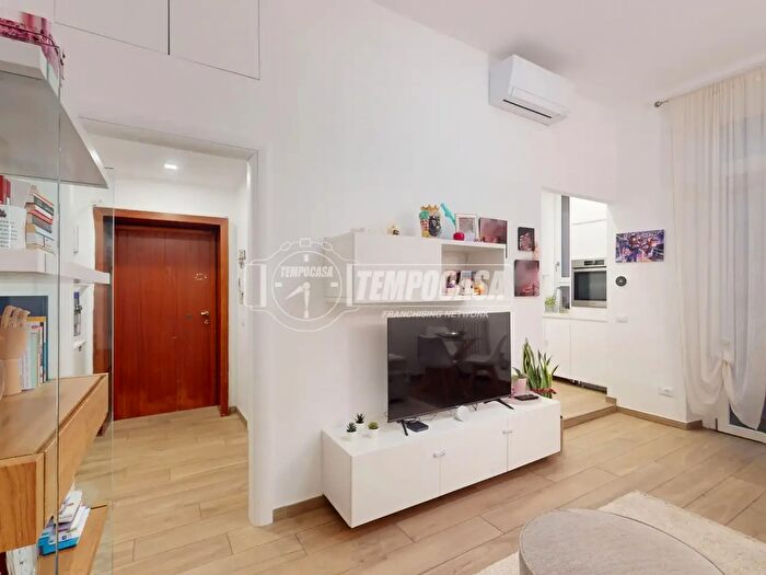 Appartamento trilocale in vendita in Via Jacopino da Tradate, Milano