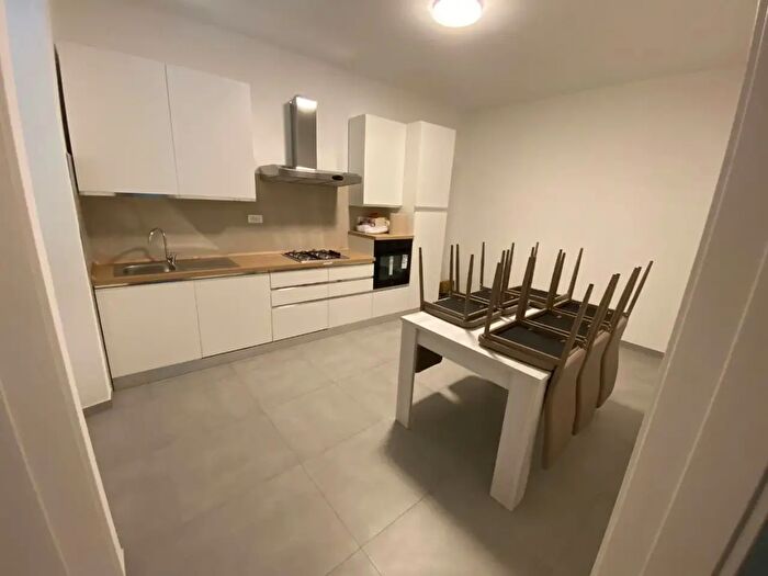 Casa con 6 locali in affitto in Carrara