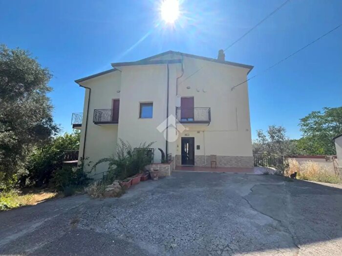 Casa con 6 locali in vendita in Via C Battisti, San Nazzaro