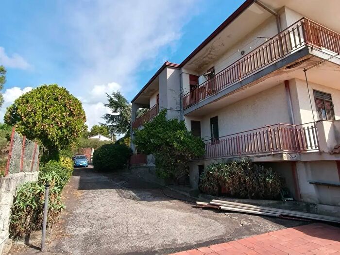 Appartamento con 5 locali in vendita in Via Luigi Pirandello, Mascalucia