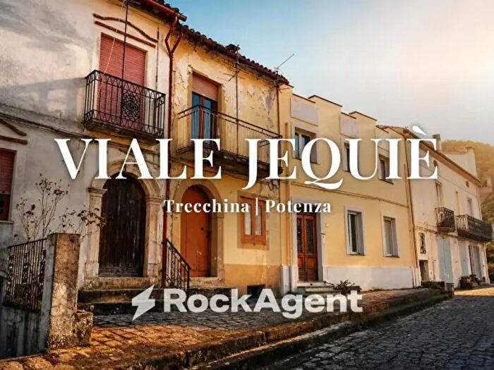 Casa con 6 locali in vendita in Viale Jequiè, Trecchina