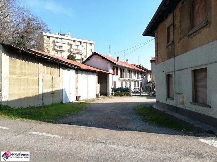 Case in Vendita e in Affitto - 2