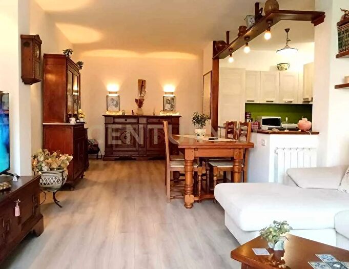 Appartamento con 6 locali in vendita in Via Seggiano, Abbadia San Salvatore