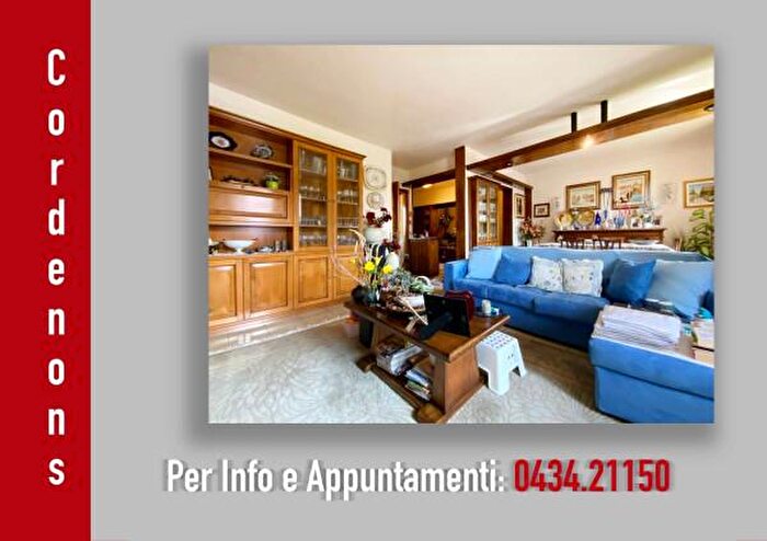 Casa con 6 locali in vendita in Via Maestra, Cordenons