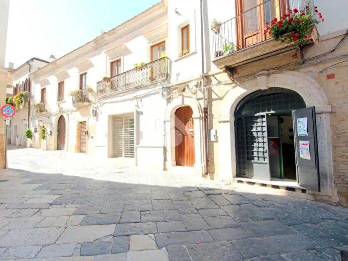 Casa monolocale in vendita in Via d'Angicourt, Lucera