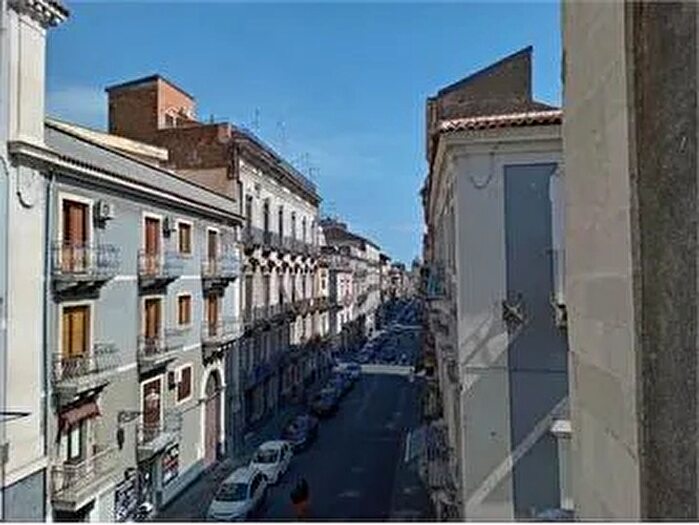 Appartamento con 8 locali in vendita in Via Abate Ferrara, Catania