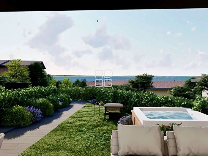 Appartamento quadrilocale in vendita in Via Rovetta, Padenghe Sul Garda