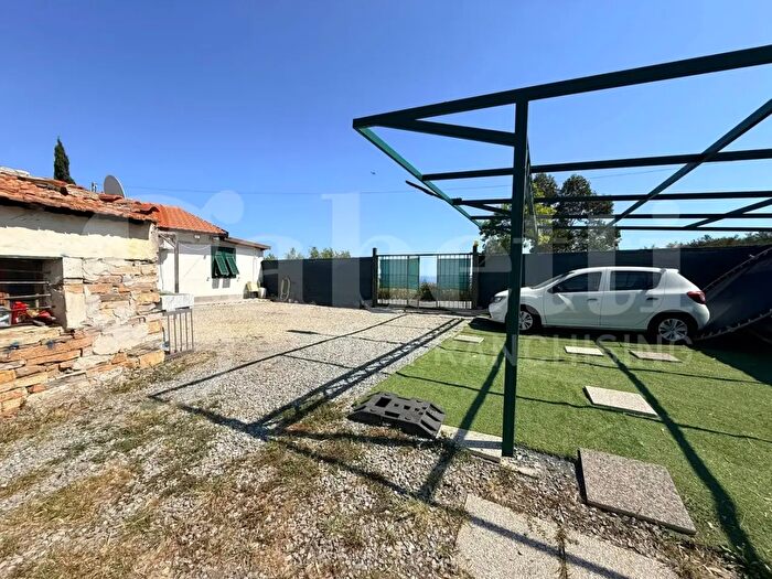 Casa trilocale in vendita in Strada Civezza Snc, Imperia