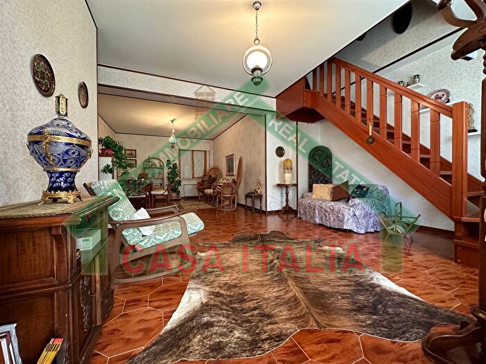 Appartamento con 5 locali in vendita in Capodimonte, Capodimonte