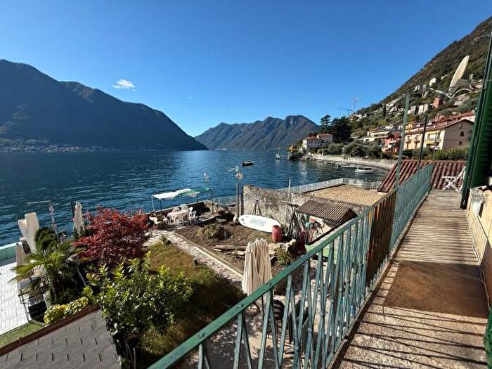 Appartamento trilocale in vendita in Via Statale Regina, Sala Comacina