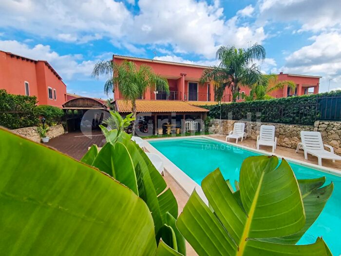 Casa con 6 locali in vendita in Via Pasquale Salibra, Siracusa