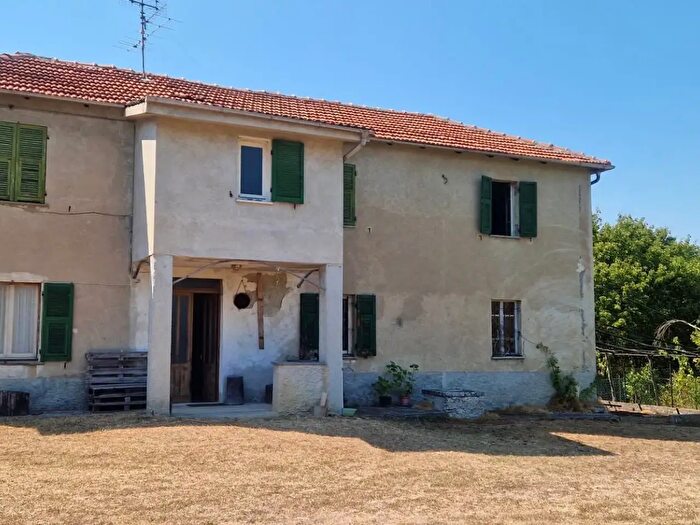 Casa con 6 locali in vendita in Loc Niosa, Dego