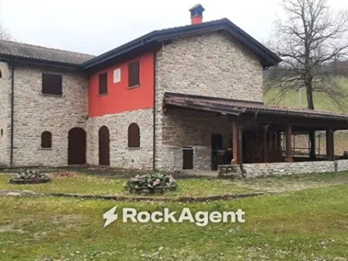 Casa trilocale in vendita in Varsi