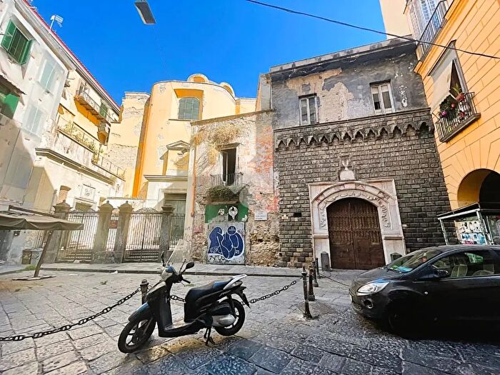 Appartamento trilocale in vendita in Piazzetta Teodoro Monticelli, Napoli
