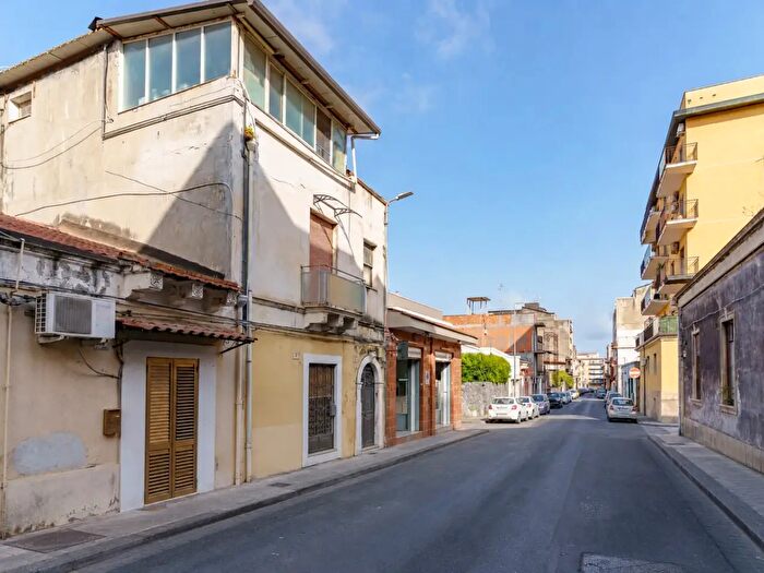 Appartamento con 5 locali in vendita in Via Gaetano Donizetti, Catania