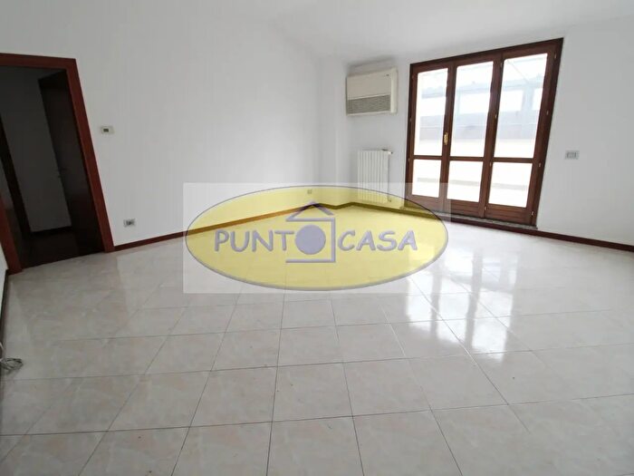 Appartamento trilocale in vendita in Corso Giuseppe Mazzini, Lodi